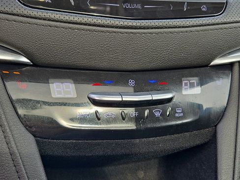 Used 2018 Cadillac XT5 Luxury w/ Driver Awareness Package image 17