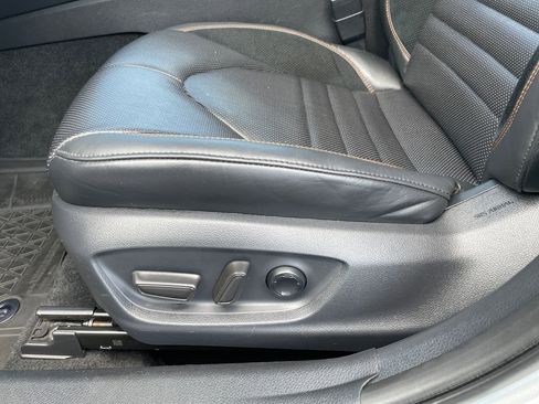Certified 2019 Toyota Avalon Touring w/ All Weather Liner Package FWD image 15