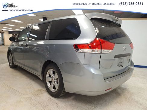 Used 2011 Toyota Sienna FWD image 9