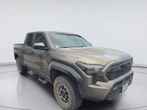 Used 2025 Toyota Tacoma TRD Off-Road AWD/4WD image 1