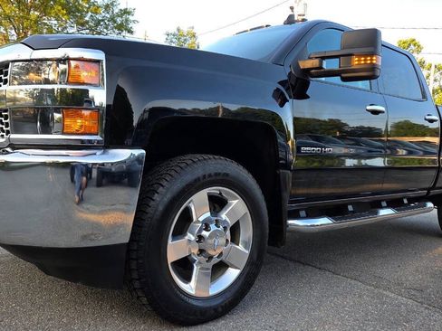 Used 2019 Chevrolet Silverado 2500 W/T w/ Snow Plow Prep Package AWD/4WD image 6