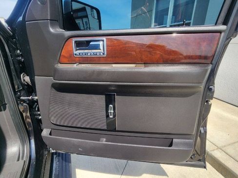Used 2013 Lincoln Navigator 4WD image 16