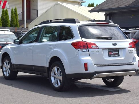 Used 2013 Subaru Outback 3.6R Limited image 2