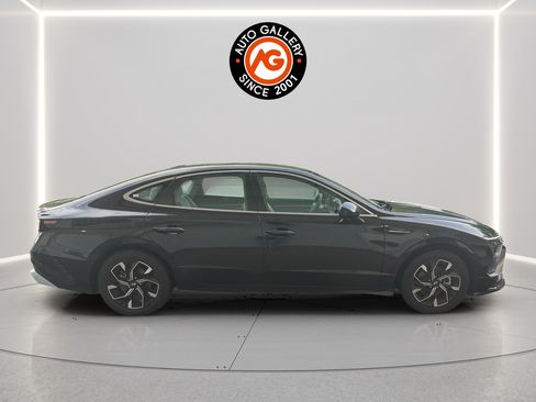 Used 2024 Hyundai Sonata SEL FWD image 2