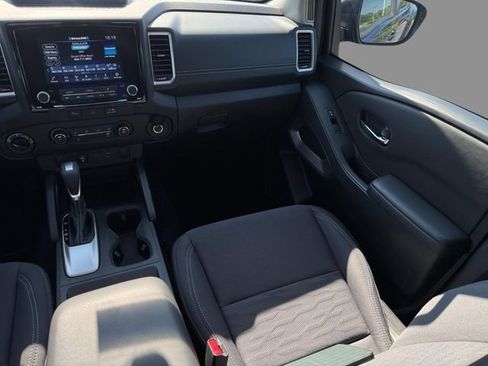 Certified 2023 Nissan Frontier SV w/ Technology Package AWD/4WD image 13