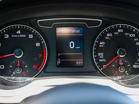 Used 2018 Audi Q3 2.0T Premium Plus w/ Premium Plus Package FWD image 25