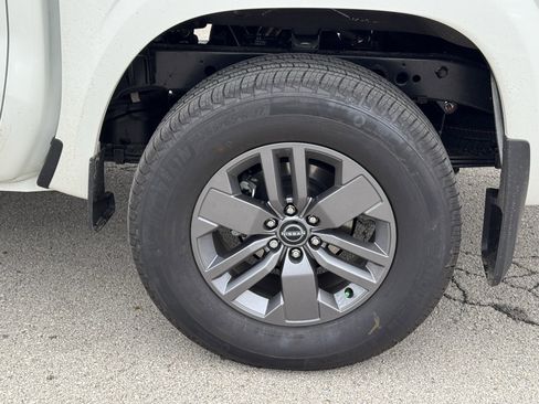 Certified 2025 Nissan Frontier SV w/ SV Convenience Package image 39