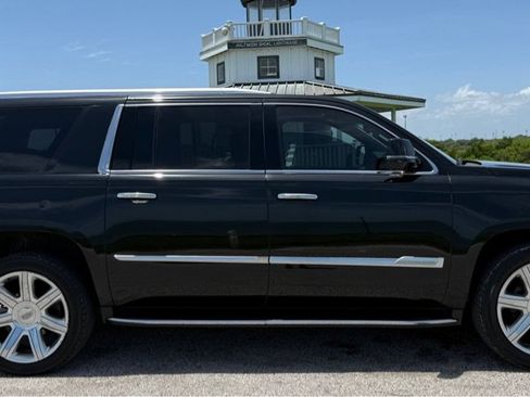 Used 2016 Cadillac Escalade ESV Premium AWD/4WD image 4