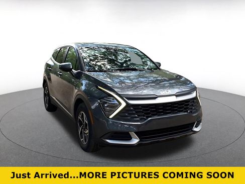 Used 2025 Kia Sportage LX image 1