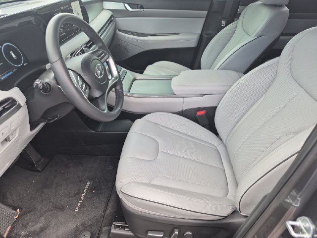 Used 2023 Hyundai Palisade SEL w/ Premium Package FWD image 11