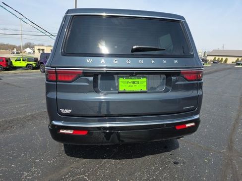 Used 2024 Jeep Wagoneer Series III w/ Premium Group I AWD/4WD image 7