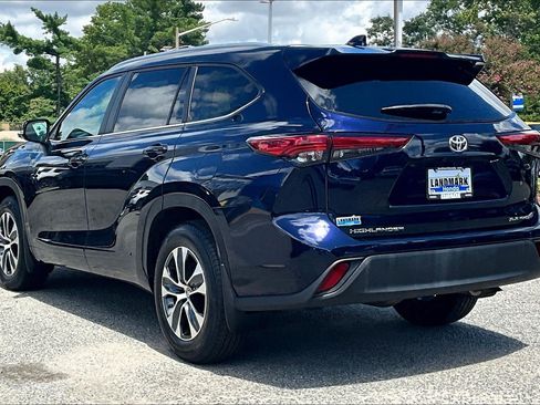 Used 2023 Toyota Highlander XLE AWD/4WD image 12