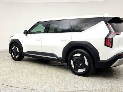 Used 2024 Kia EV9 Light image 7