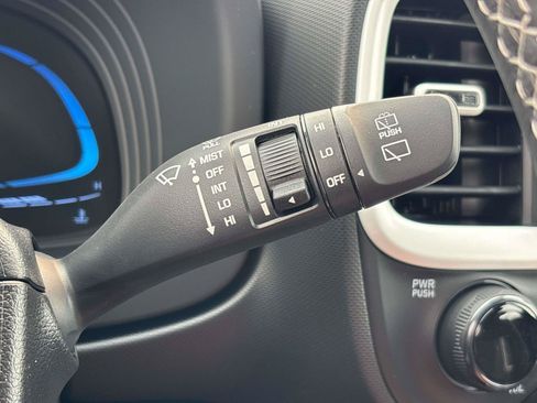 Used 2026 Hyundai Venue SEL FWD image 25