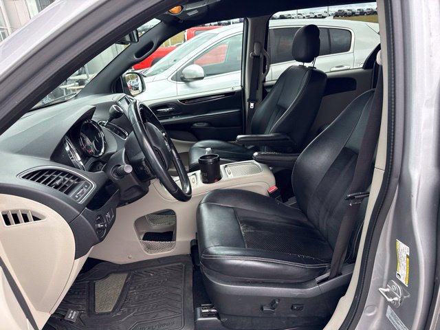 Used 2017 Dodge Grand Caravan SXT FWD image 7