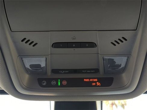 Used 2023 GMC Acadia SLT image 24