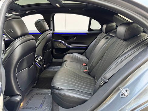 Used 2022 Mercedes-Benz S 500 4MATIC w/ AMG Line Package image 48