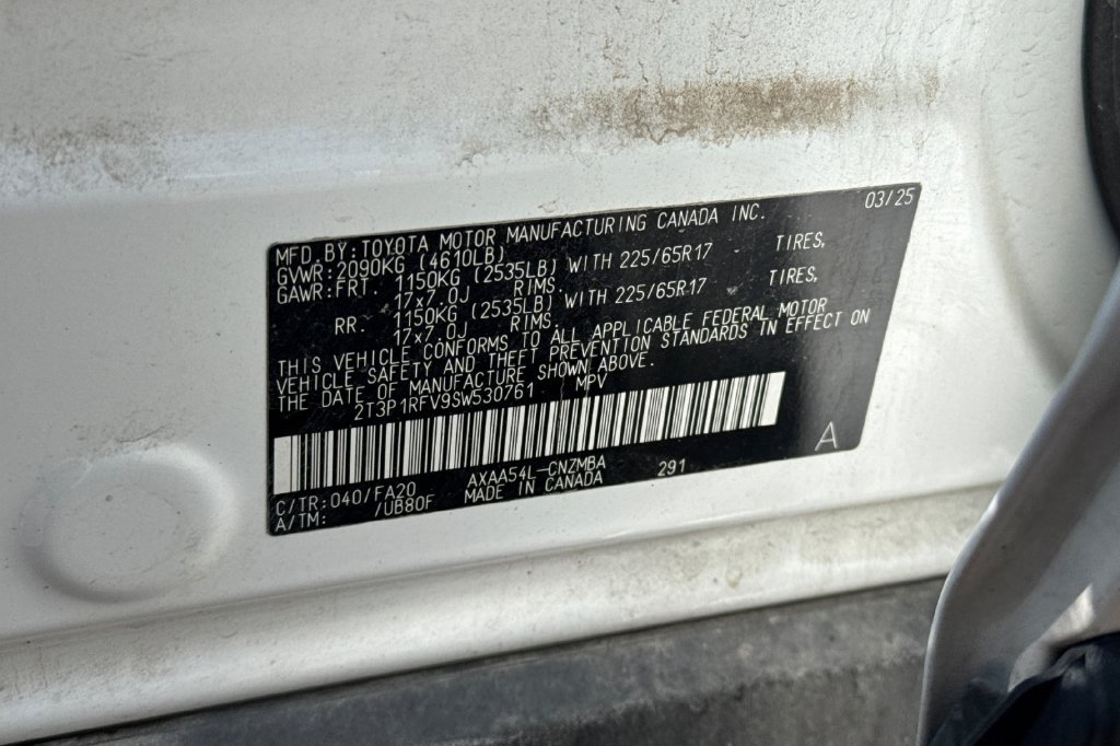 Used 2025 Toyota RAV4 XLE AWD/4WD image 32