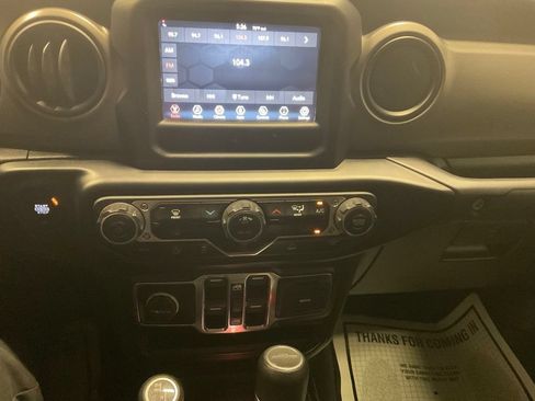 Used 2022 Jeep Gladiator Sport AWD/4WD image 7