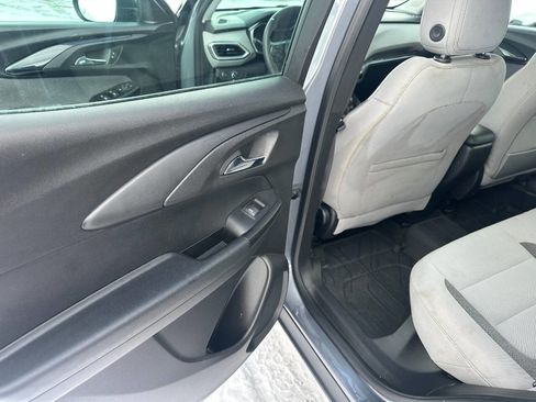 Used 2021 Chevrolet TrailBlazer LS image 11