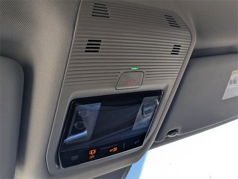 Used 2024 Volkswagen Atlas SE image 22