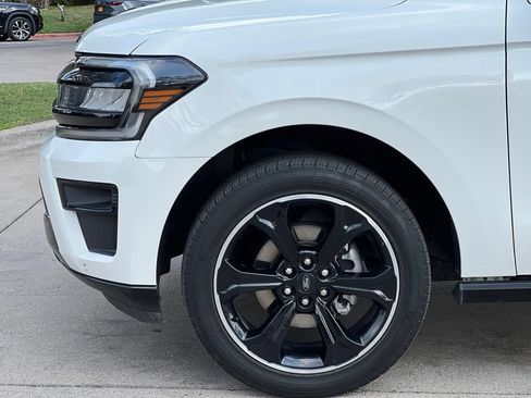 Used 2023 Ford Expedition Limited RWD image 26