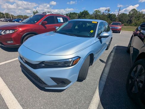 Used 2022 Honda Civic EX image 3