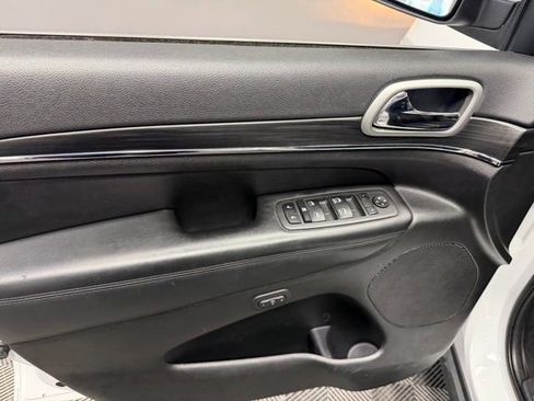 Used 2022 Jeep Grand Cherokee Limited AWD/4WD image 15