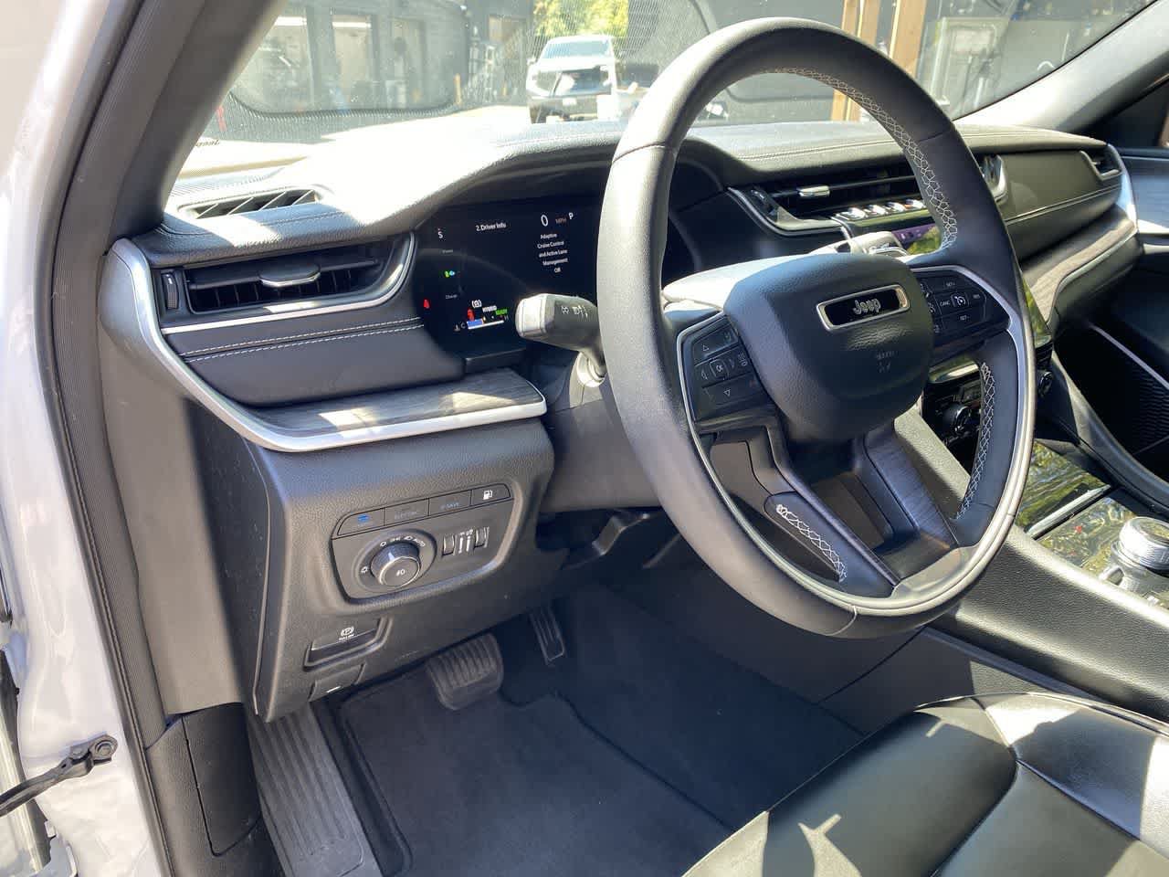 Used 2024 Jeep Grand Cherokee Limited 4xe AWD/4WD image 2
