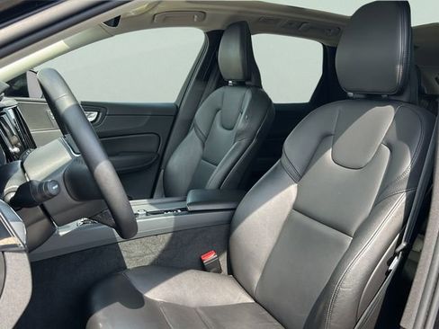 Used 2023 Volvo XC60 B5 Core image 15