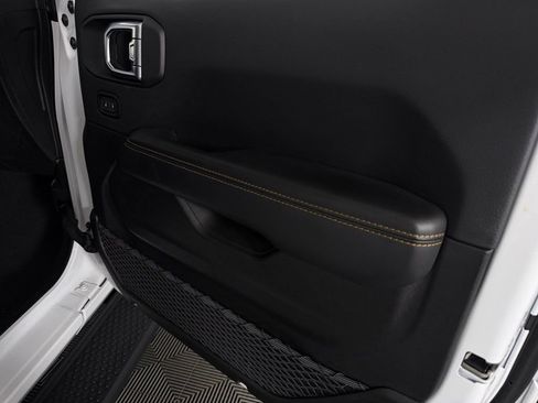 Used 2025 Jeep Wrangler Unlimited Sahara AWD/4WD image 32