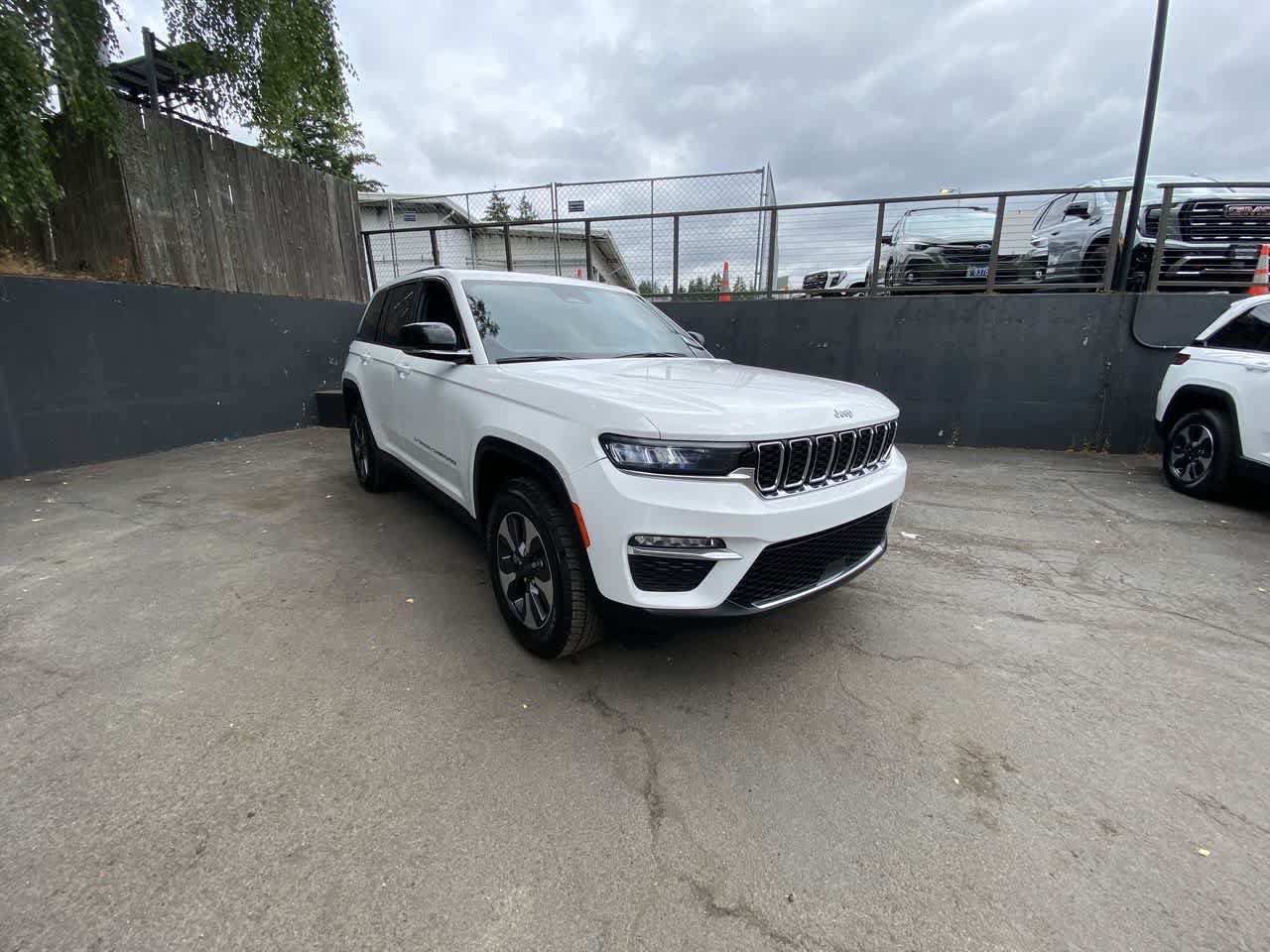 Used 2024 Jeep Grand Cherokee Limited 4xe AWD/4WD image 8