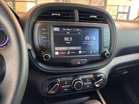 Used 2025 Kia Soul LX w/ LX Technology Package FWD image 17
