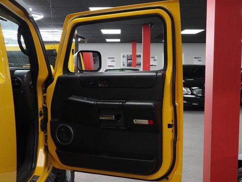 Used 2005 HUMMER H2 SUT w/ Preferred Equipment Group image 28