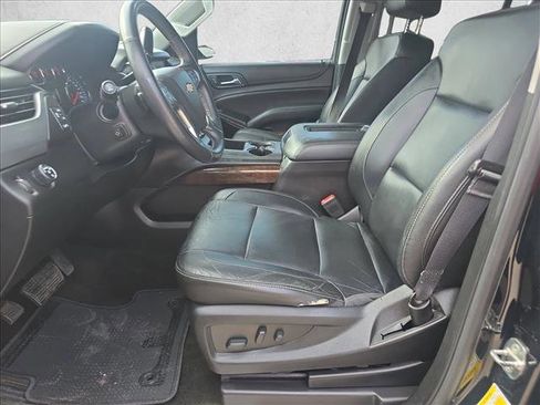 Used 2018 Chevrolet Suburban LT RWD image 9