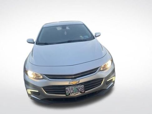 Used 2018 Chevrolet Malibu LT FWD image 3