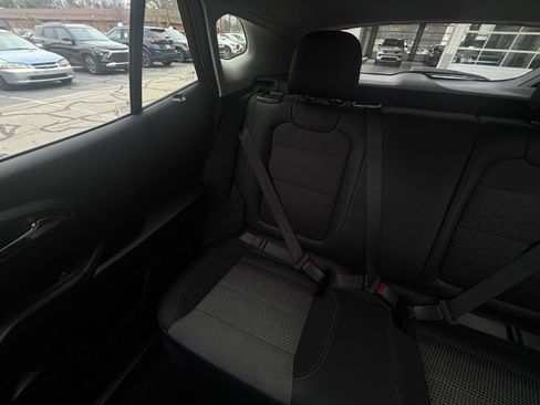 Used 2025 Chevrolet Trax LT w/ LT Convenience Package image 39