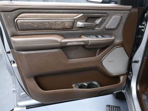 Used 2025 RAM 1500 Limited image 12