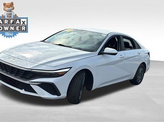 Used 2024 Hyundai Elantra SEL video 3