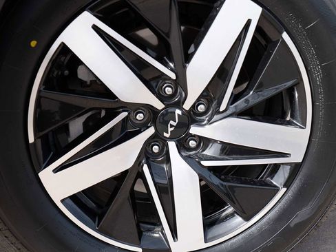 Certified 2022 Kia Sorento S image 2