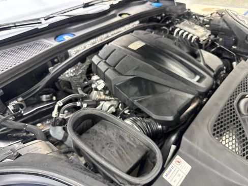 Used 2020 Porsche Macan Turbo AWD/4WD image 78