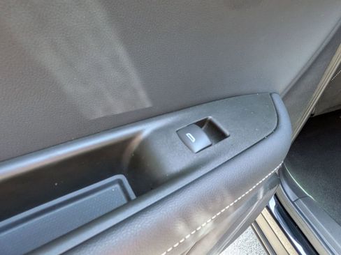 Used 2025 Chevrolet Blazer LT FWD image 25