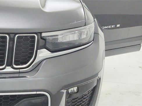 Used 2022 Jeep Grand Cherokee Overland w/ Luxury Tech Group IV image 18