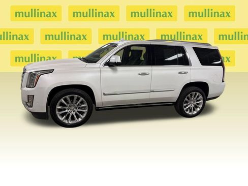 Used 2019 Cadillac Escalade Premium Luxury RWD image 9