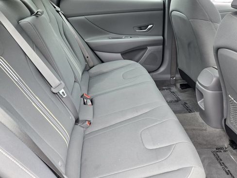 Certified 2025 Hyundai Elantra SEL FWD image 15