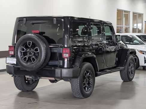 Used 2017 Jeep Wrangler Unlimited Sahara AWD/4WD image 3