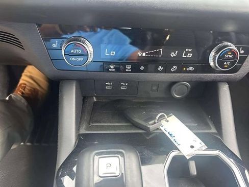 Used 2025 Mitsubishi Outlander SE FWD image 9