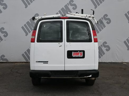Used 2016 Chevrolet Express 2500 RWD image 4