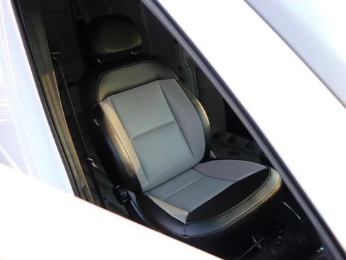 Used 2025 RAM ProMaster 2500 w/ Convenience Group image 14