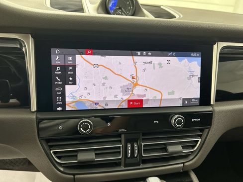 Certified 2023 Porsche Macan AWD/4WD image 16